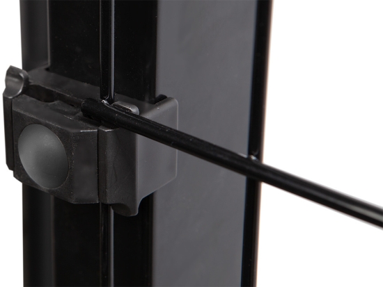 Preview: BLACKY Zaunpfosten schwarz RAL 9005 Detail Klemmbefestigung [keep]