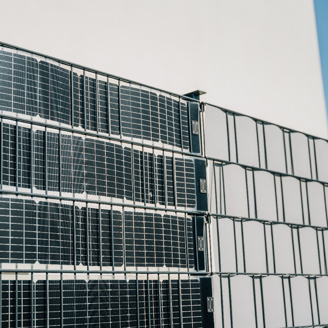 sunbooster-vertical-vergleich-zu-normalen-sichtschutz